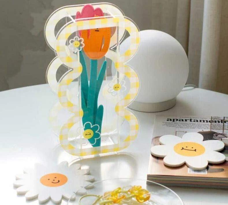 Aesthetic_Daisy_Acrylic_Curvy_Vase_-_-4120557 Aesthetic Daisy Acrylic Curvy Vase -
