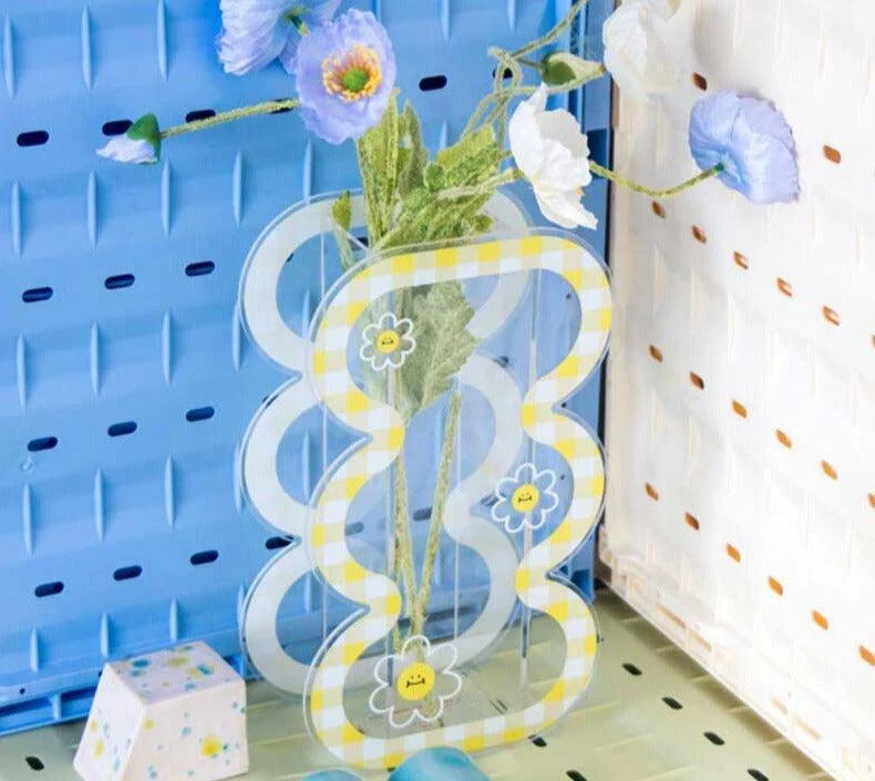 Aesthetic_Daisy_Acrylic_Curvy_Vase_-_-4120561 Aesthetic Daisy Acrylic Curvy Vase -