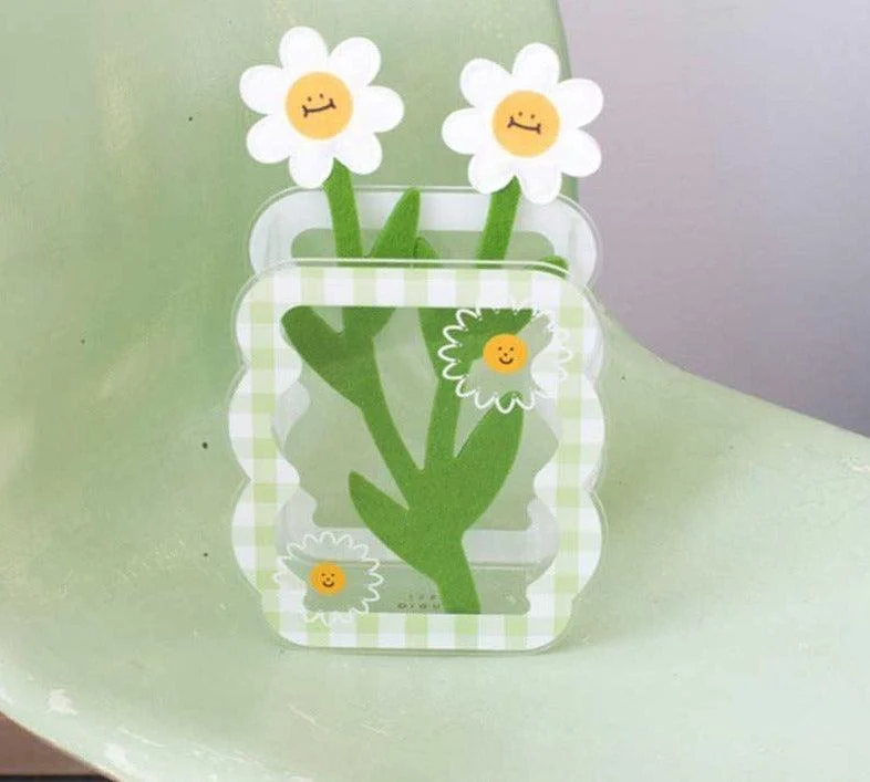 Aesthetic_Daisy_Acrylic_Curvy_Vase_-_-4120574 Aesthetic Daisy Acrylic Curvy Vase -