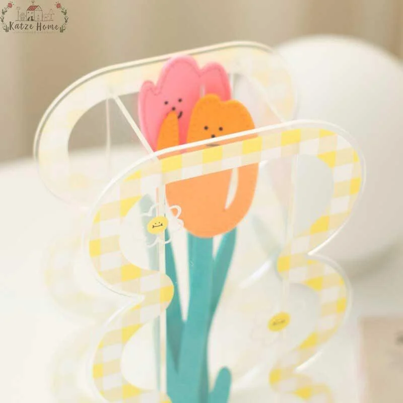 Aesthetic_Daisy_Acrylic_Curvy_Vase_-_-4120578 Aesthetic Daisy Acrylic Curvy Vase -
