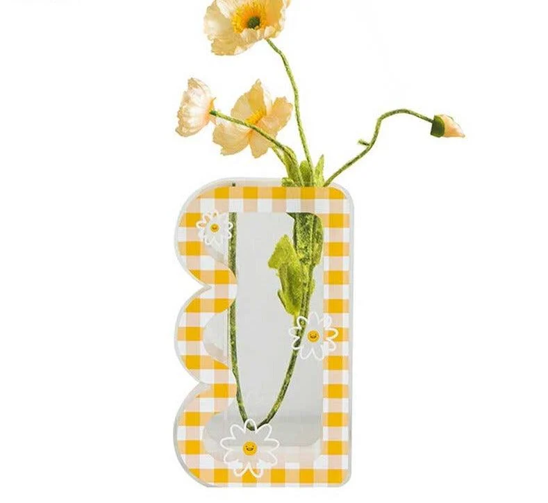 Aesthetic_Daisy_Acrylic_Curvy_Vase_-_-4120592 Aesthetic Daisy Acrylic Curvy Vase -