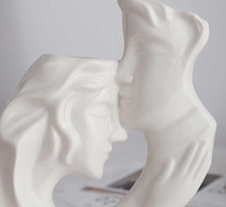 Aesthetic_Kiss_Couple_Minimalist_Vase_-_-4121092 Aesthetic Kiss Couple Minimalist Vase -