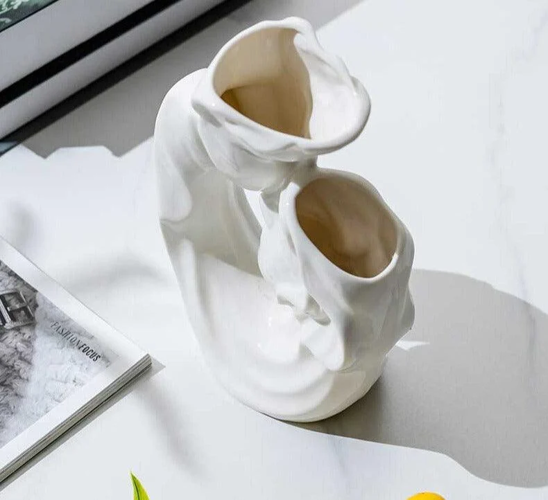 Aesthetic_Kiss_Couple_Minimalist_Vase_-_-4121095 Aesthetic Kiss Couple Minimalist Vase -