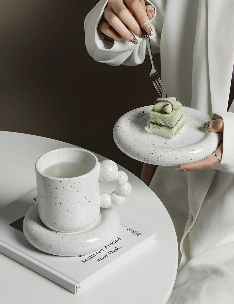 Aesthetic Plump Mug with ball handle design