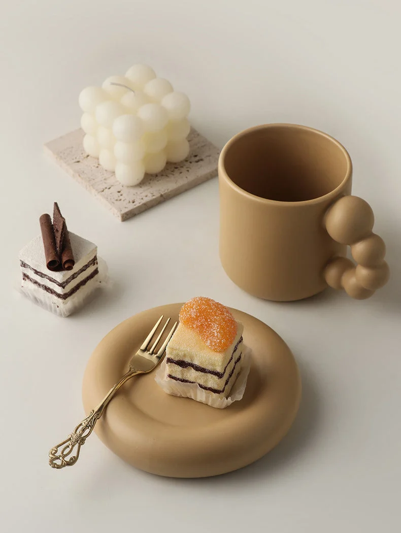Aesthetic Plump Mug with ball handle design