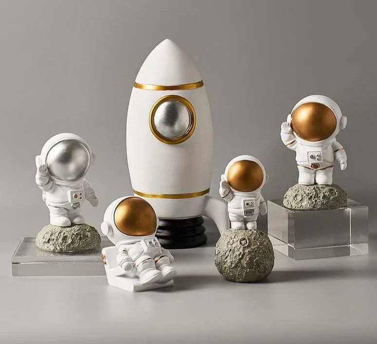 Astronaut_Figure_Statue_Spaceman_Sculpture_-_-4129838 Astronaut Figure Statue Spaceman Sculpture -