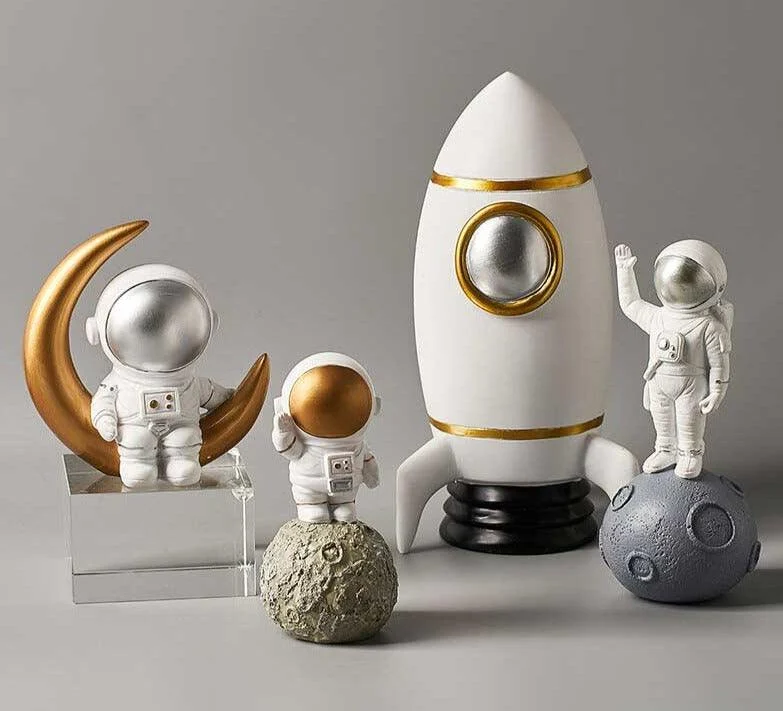 Astronaut_Figure_Statue_Spaceman_Sculpture_-_-4129842 Astronaut Figure Statue Spaceman Sculpture -