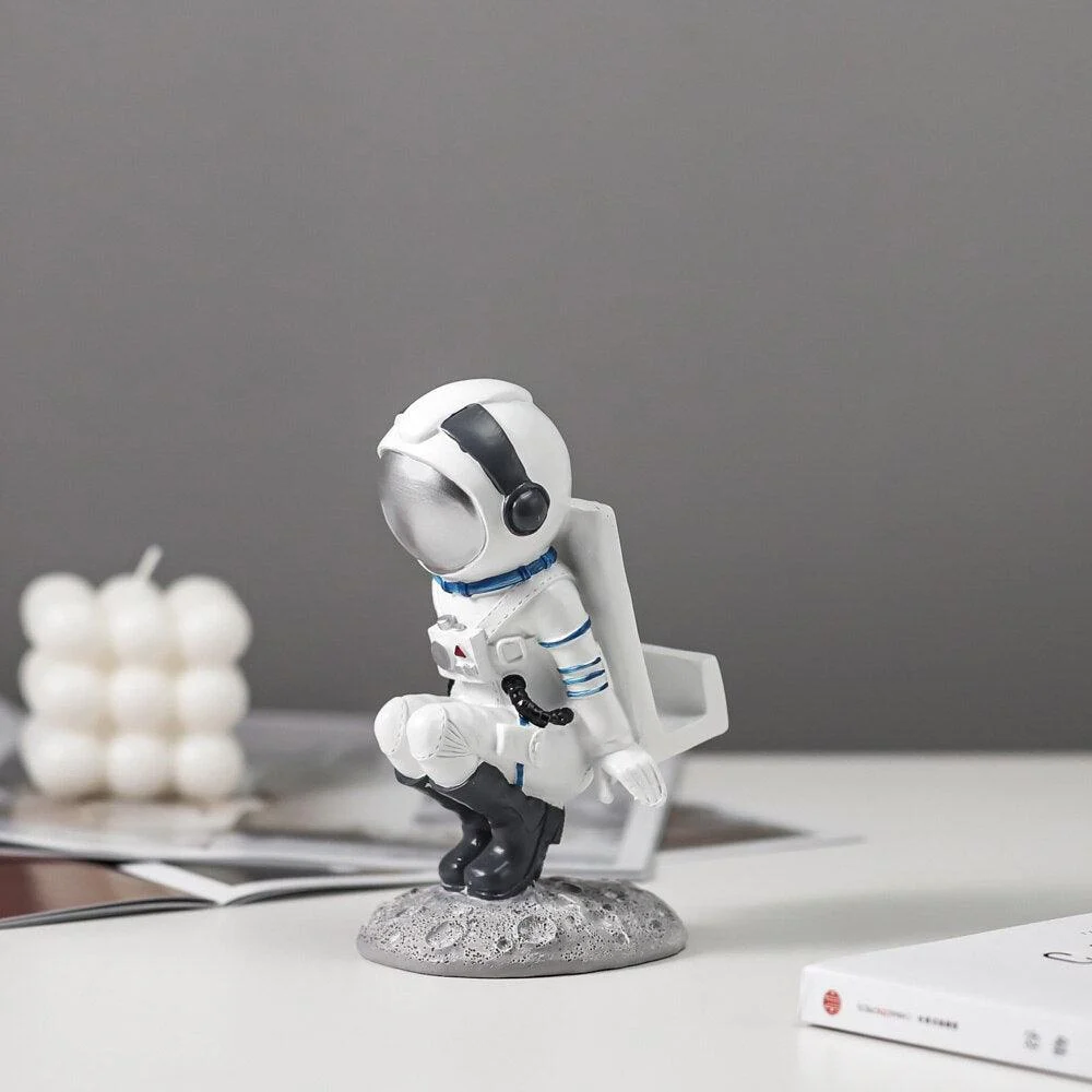 Astronaut Figurines Resin Spacewoman -