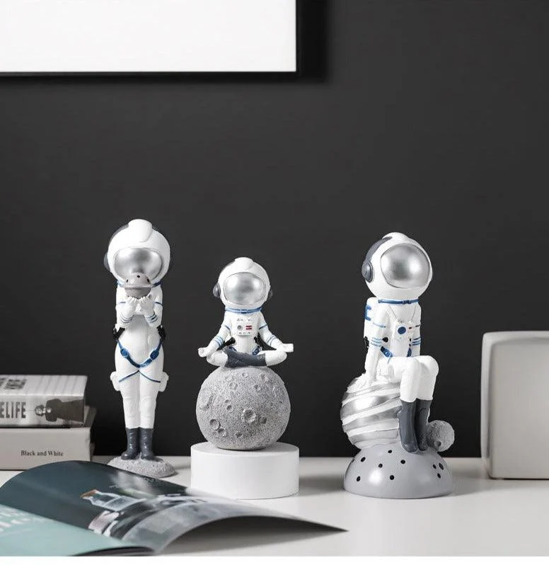 Astronaut Figurines Resin Spacewoman -