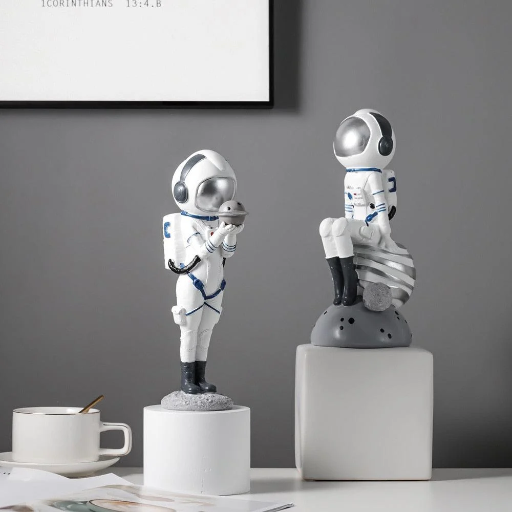 Astronaut Figurines Resin Spacewoman -
