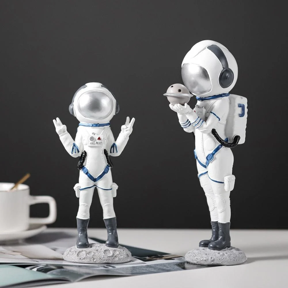 Astronaut Figurines Resin Spacewoman -