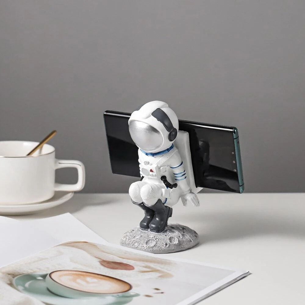 Astronaut Figurines Resin Spacewoman -