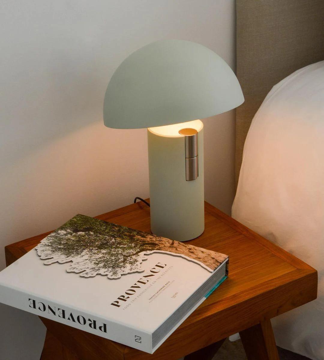 Avora_Stylish_Table_Lamp_with_Modern_Design_-_-_tag1_-4142300 Avora – Stylish Table Lamp with Modern Design - - #tag1#