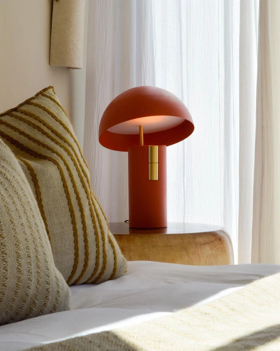 Avora_Stylish_Table_Lamp_with_Modern_Design_-_-_tag1_-4142474 Avora – Stylish Table Lamp with Modern Design - - #tag1#