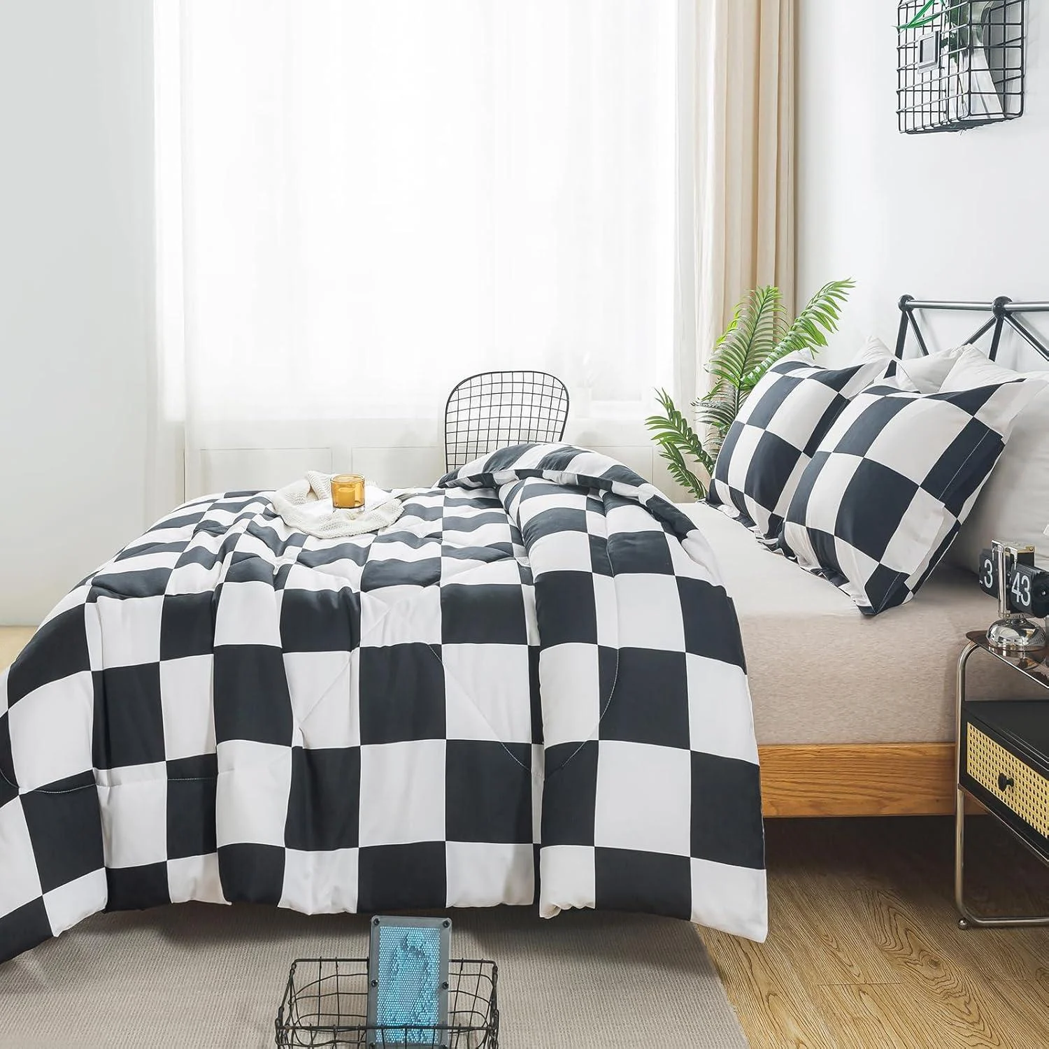 Checkered_Charm_Bedding_Set_-_Single-Queen_Size_Ensemble_-_-4155289 Checkered Charm Bedding Set - Single/Queen Size Ensemble -