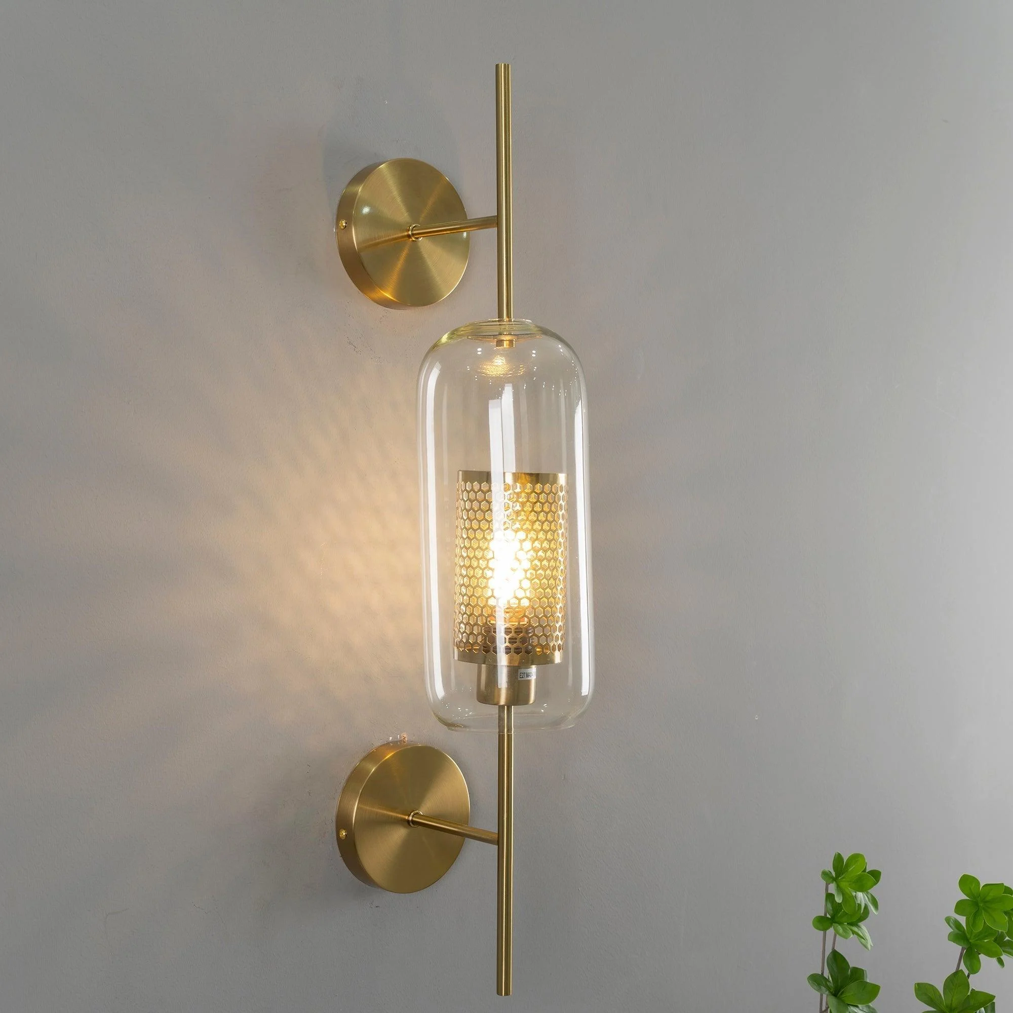 Chiswick_Glass_Wall_Lamp__42_18afe531-808f-4c9c-b901-a8e36b3a3cdb Chiswick Glass Wall Lamp 42 18afe531 808f 4c9c B901 A8e36b3a3cdb
