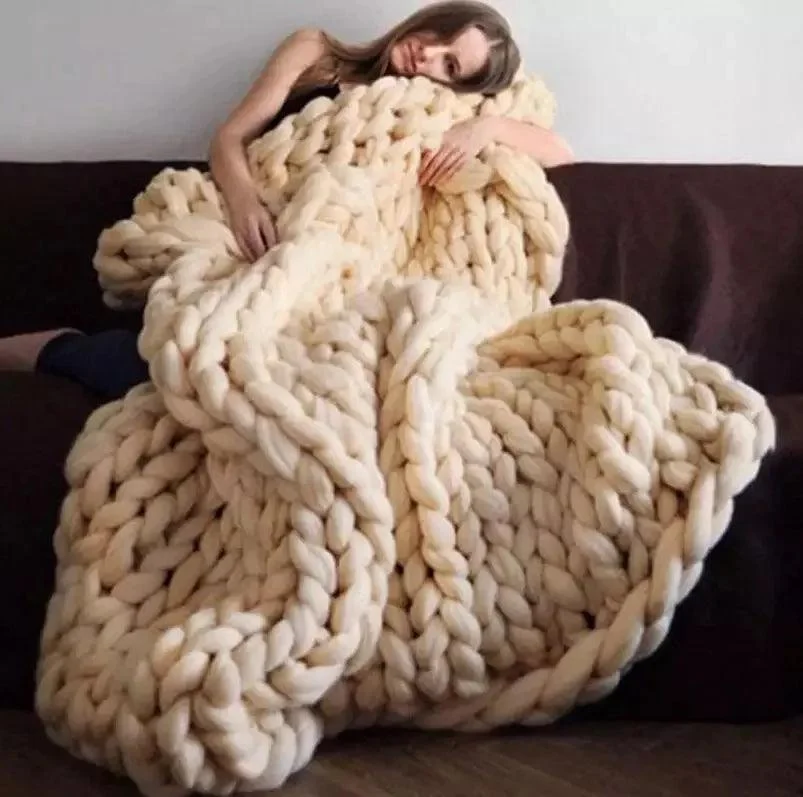 Chunky Knit Blanket: Cozy Wool Throw for Every Space -