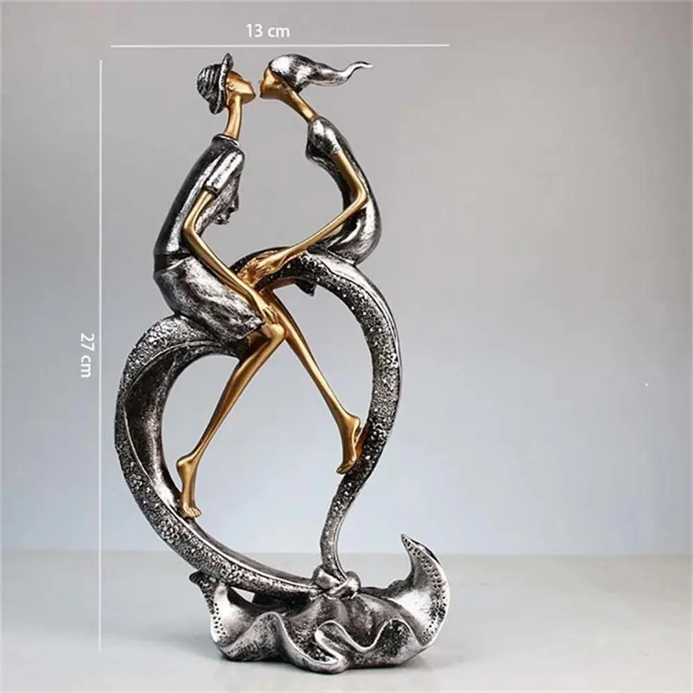 Elegant_Kissing_Couple_Sculpture_-_-4182118 Elegant Kissing Couple Sculpture -