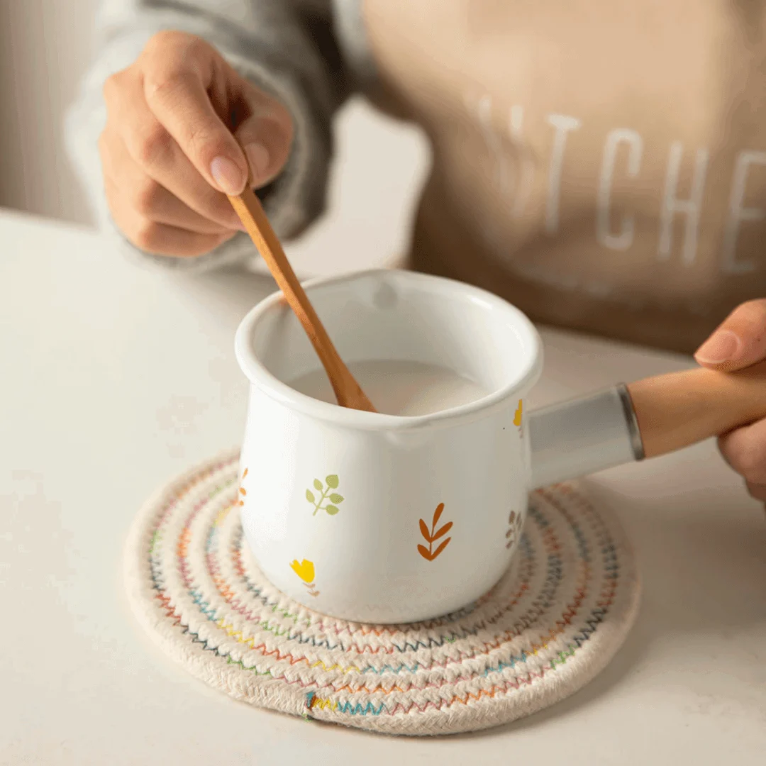 Enamel_Saucepan_-_-4183857 Enamel Saucepan -