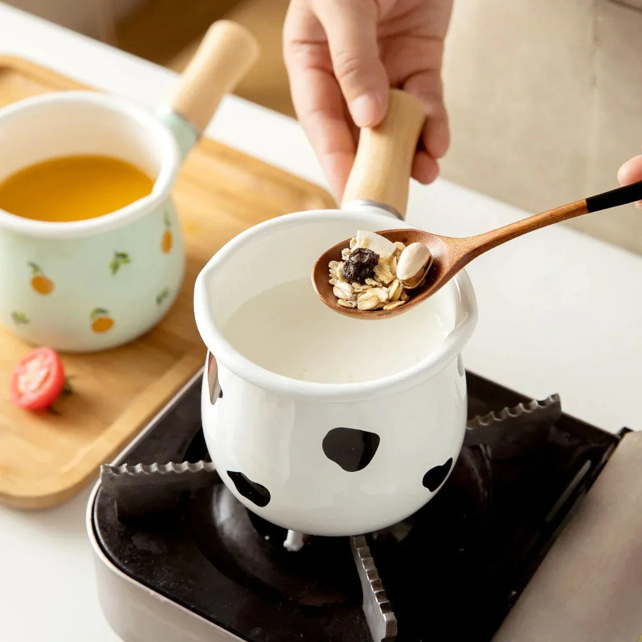 Enamel_Saucepan_-_-4183864 Enamel Saucepan -