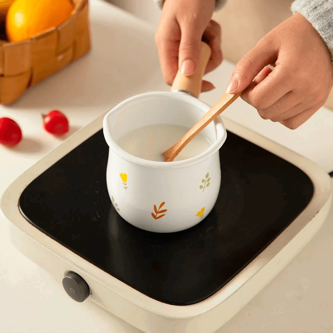 Enamel_Saucepan_-_-4183870 Enamel Saucepan -