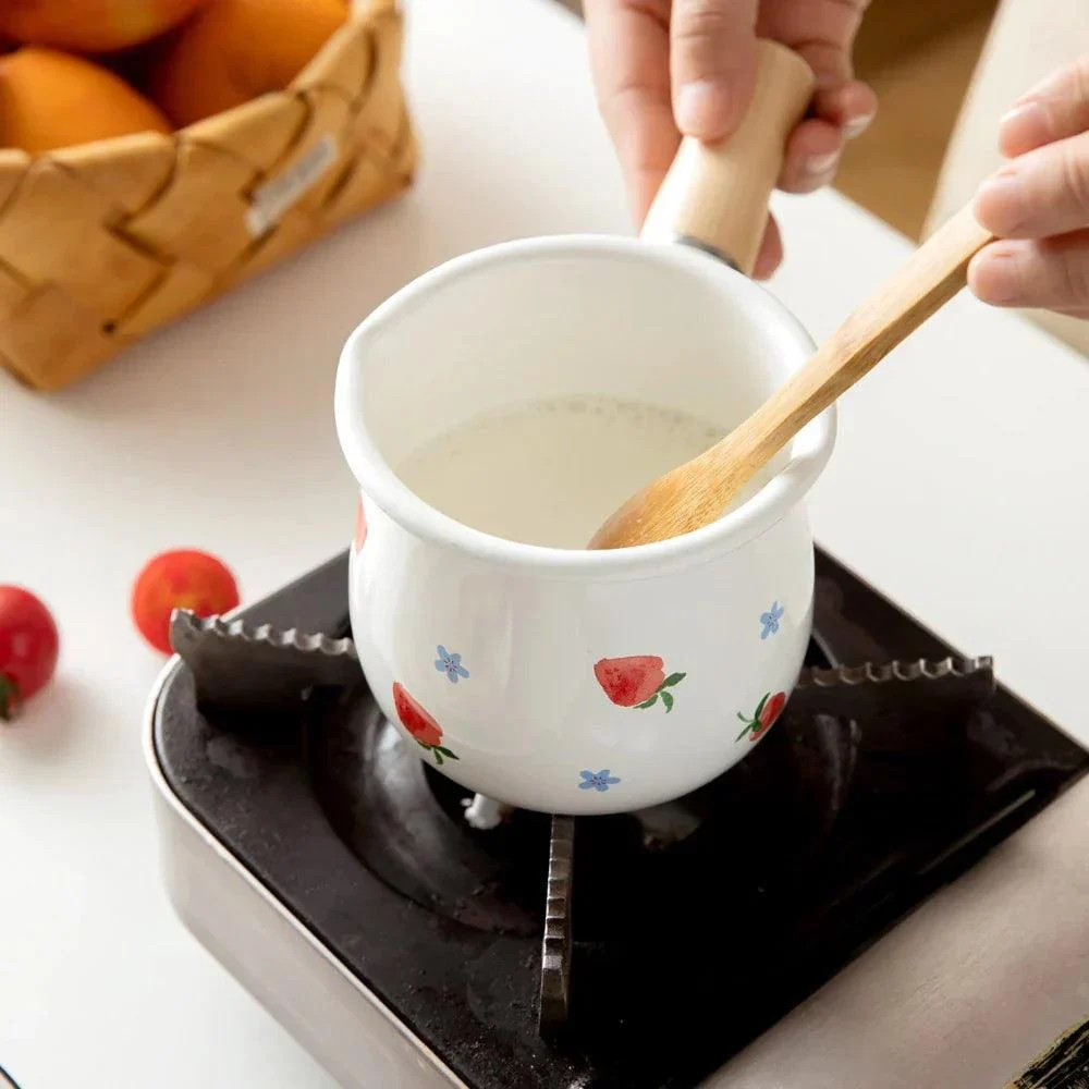 Enamel_Saucepan_-_-4183877 Enamel Saucepan -