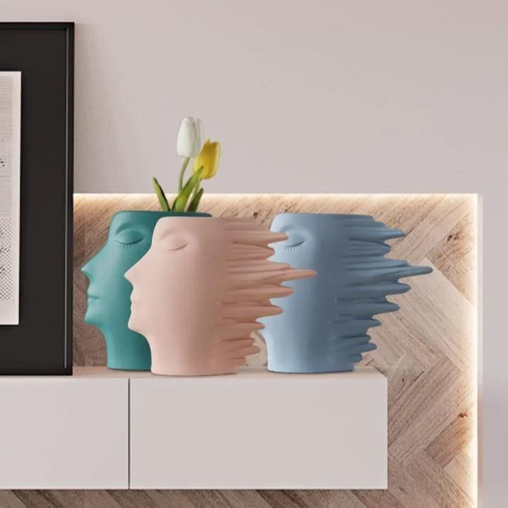 Faces_in_the_Wind_Vase_-_-4186997 Faces in the Wind Vase -