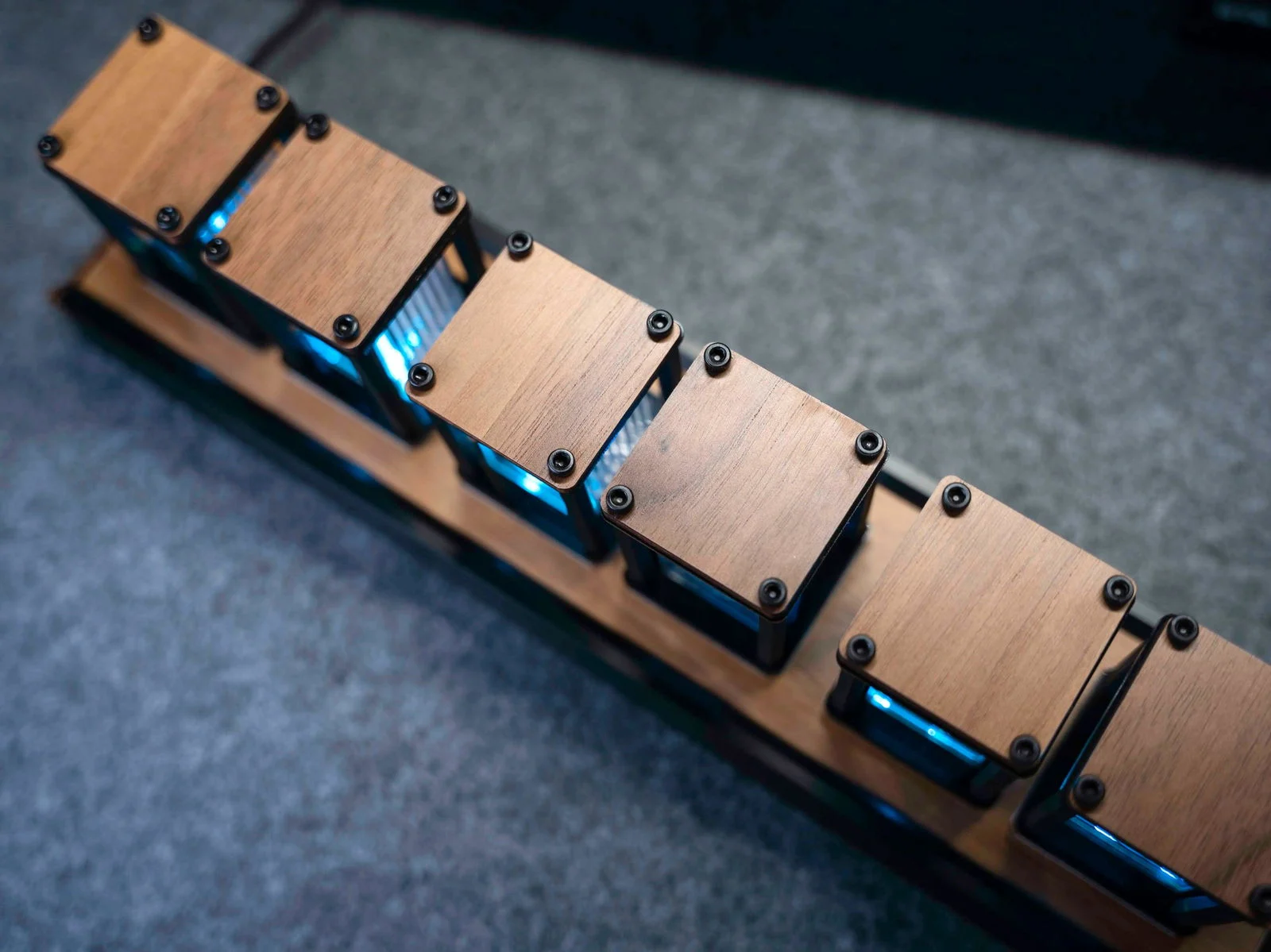 Glow_Nixie_Tube_Wood_Digital_Clock_-_-4196027 Glow Nixie Tube Wood Digital Clock -
