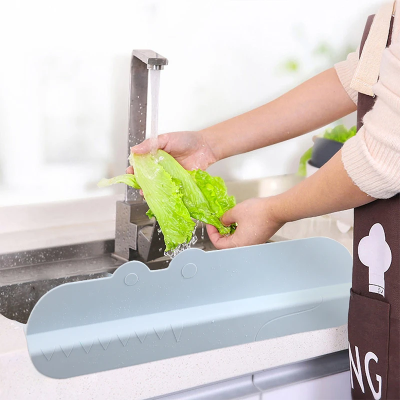 2023 hot Selling Sink Water Splash Guard for Kitchen Bathroom and Island Sinks Silicone Sink Water splash guard