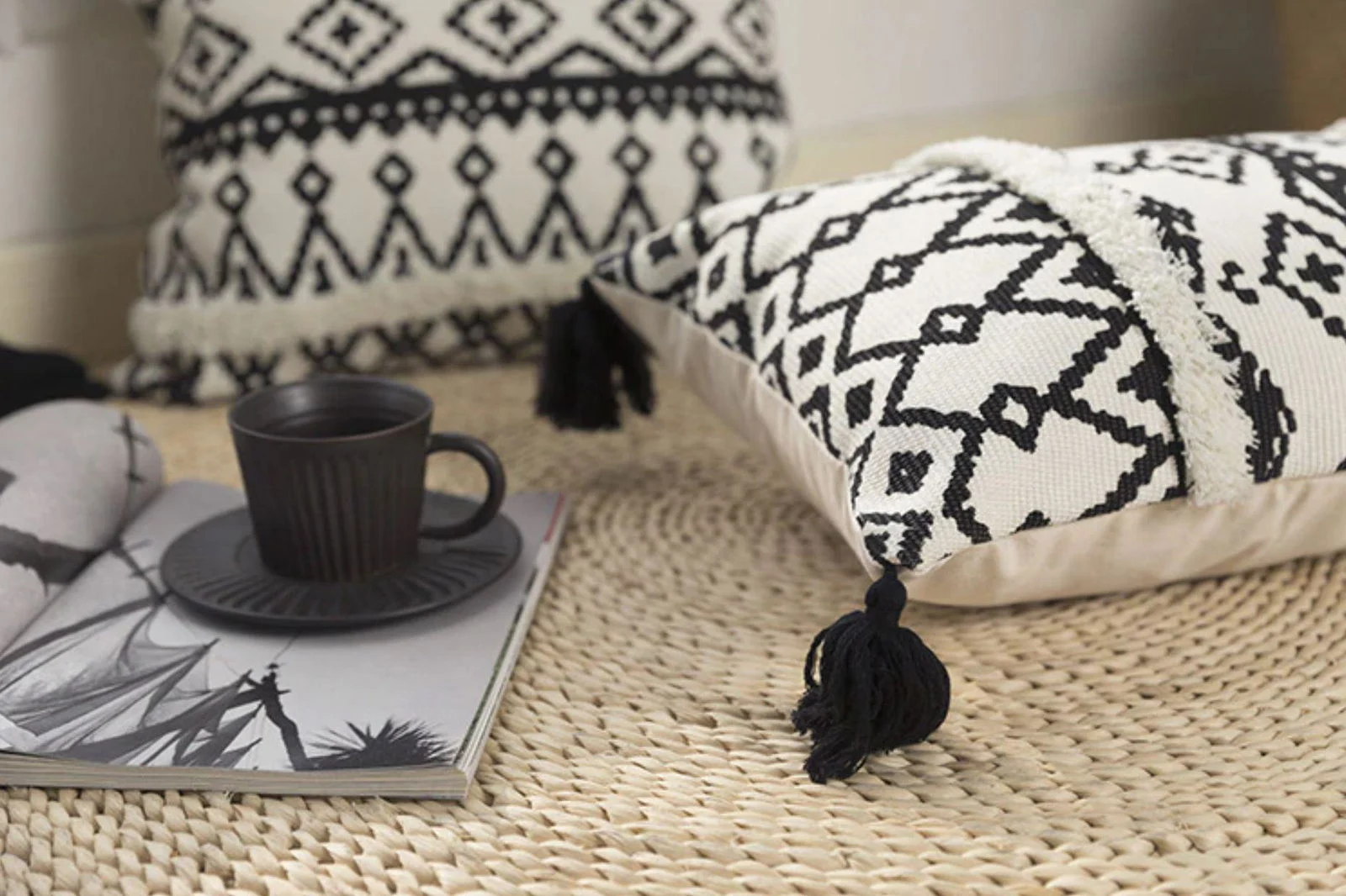 Homeko_Black_and_White_Geometric_Pillow_Cover_-_-4216292 Homeko Black and White Geometric Pillow Cover -