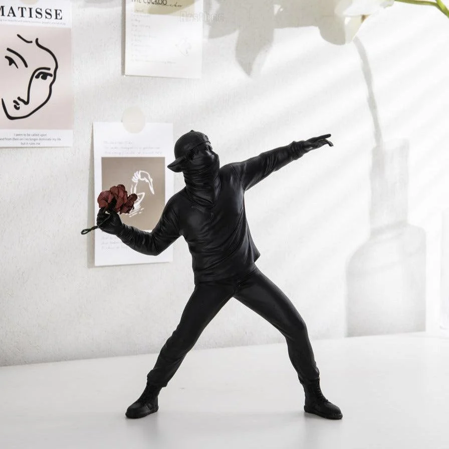 Homeko_Man_Throwing_Flowers_Sculpture_-_-4263110 Homeko Man Throwing Flowers Sculpture -