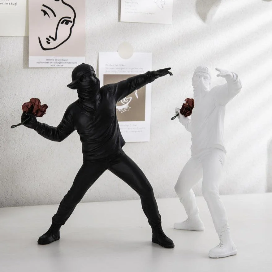 Homeko_Man_Throwing_Flowers_Sculpture_-_-4263113 Homeko Man Throwing Flowers Sculpture -