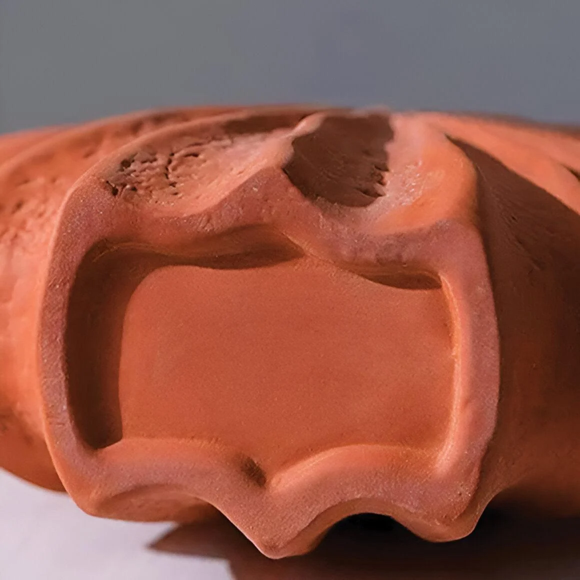 HomoraRustikaleRoteGefalteteKeramikvase2 Homorarustikalerotegefaltetekeramikvase2