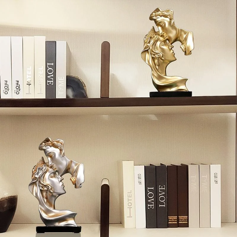 Love Moment Statue - Homeko
