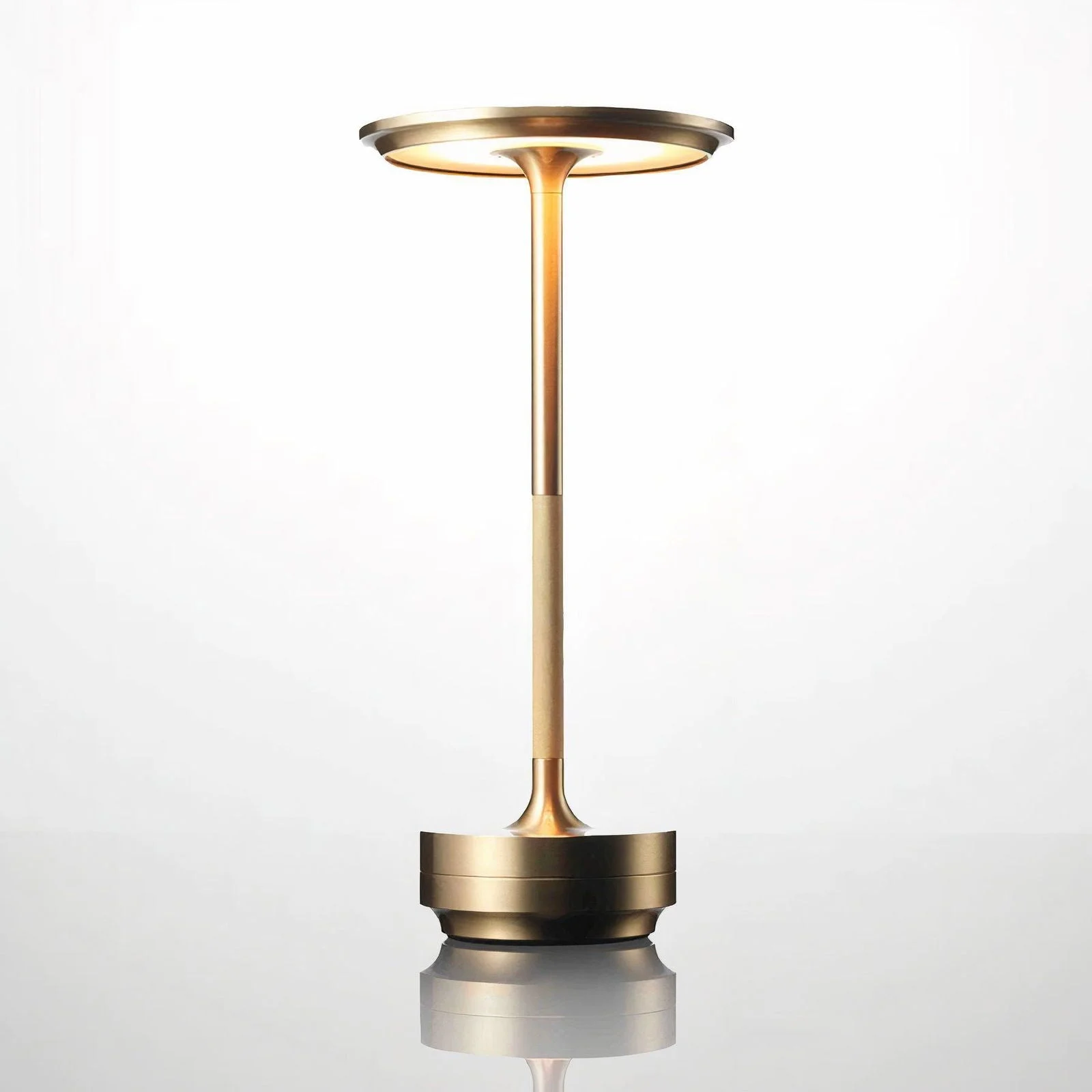LumenArt_-_Create_an_Atmosphere_of_Elegance_with_the_Thomas_Table_Lamp_from_LumenArt_-_-_tag1_-4307660 LumenArt - Create an Atmosphere of Elegance with the Thomas Table Lamp from LumenArt - - #tag1#