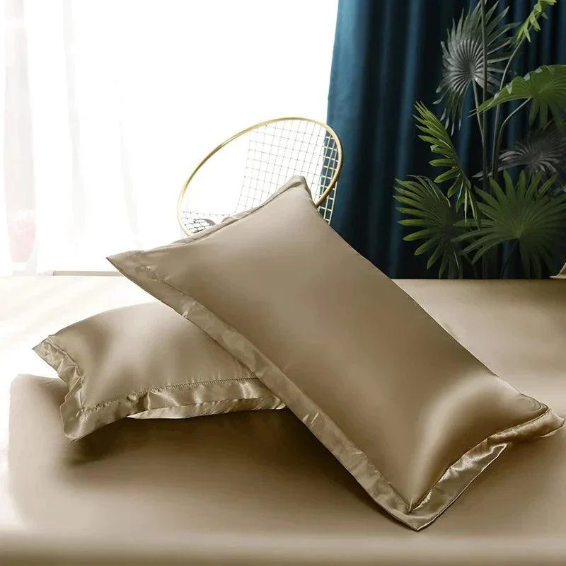 Luxurious_Silk_Bedding_Ensemble_Elegance_in_Every_Thread_-_-4324260 Luxurious Silk Bedding Ensemble: Elegance in Every Thread -