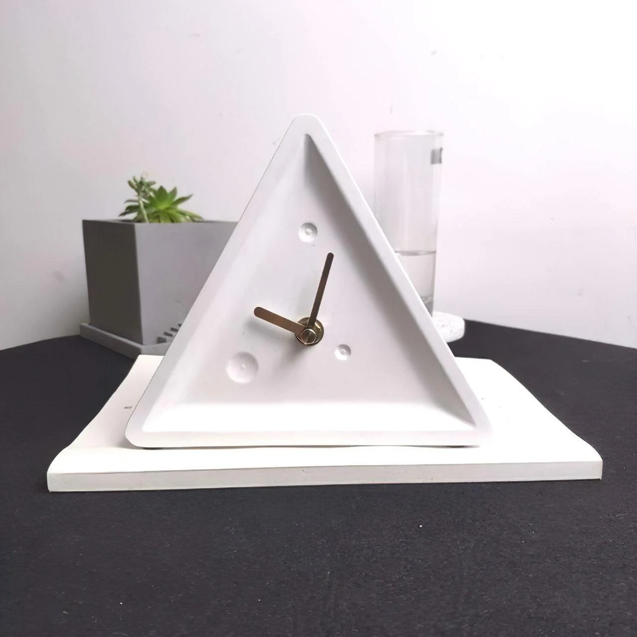 Minimalist_Cement_Clock_-_-4337773 Minimalist Cement Clock -