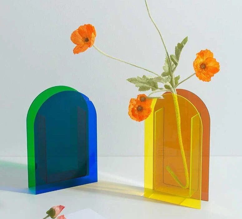 Minimalist_Translucent_Acrylic_Abstract_Vase_-_-4341266 Minimalist Translucent Acrylic Abstract Vase -