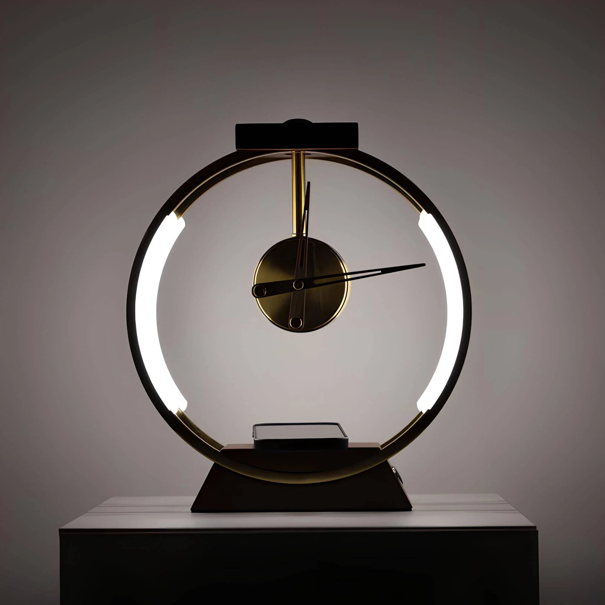 MinimalistischeLED-TischuhrlampemitkabelloserLadefunktion-ModernesDesignundhochwertigeMaterialien2xlumina Minimalistischeled Tischuhrlampemitkabelloserladefunktion Modernesdesignundhochwertigematerialien2xlumina