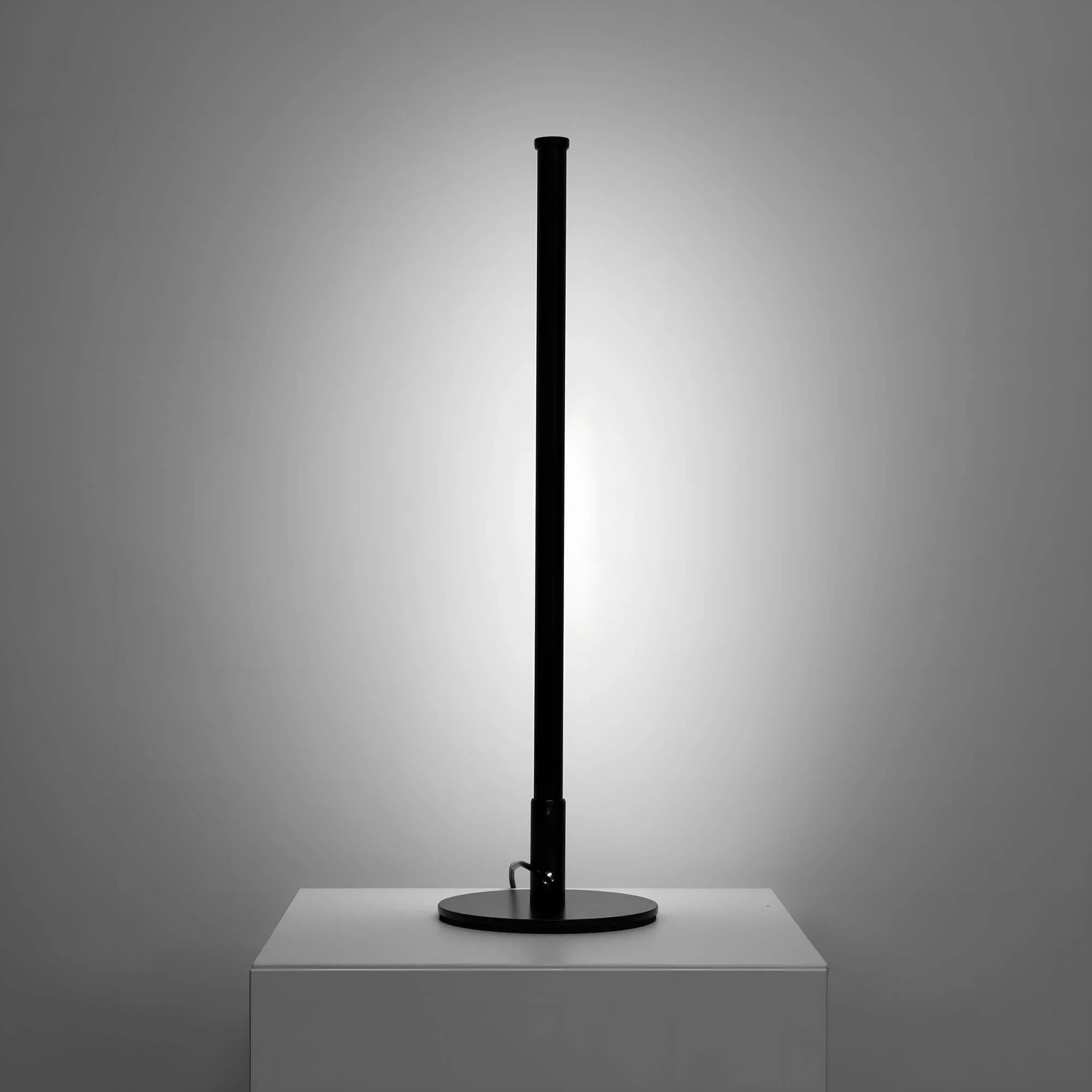 MinimalistischeLegerLEDTischlampe-ModerneEleganz2xlumina Minimalistischelegerledtischlampe Moderneeleganz2xlumina
