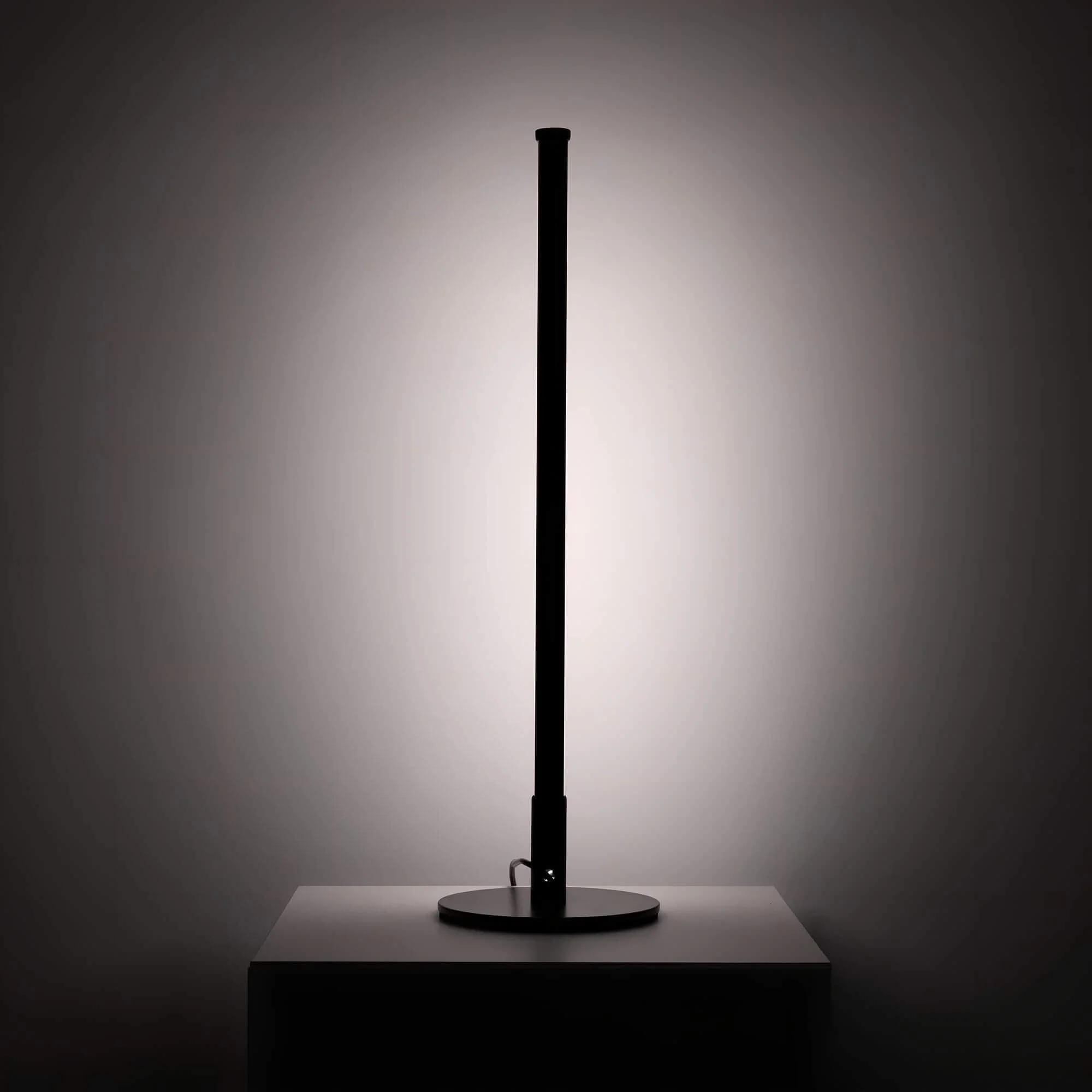 MinimalistischeLegerLEDTischlampe-ModerneEleganz3 Minimalistischelegerledtischlampe Moderneeleganz3