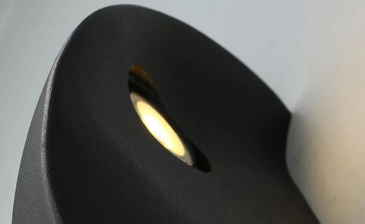 Minimalistsemi-circularLEDwalllampmadeofaluminum-Homeko2 Minimalist semi-circular LED wall lamp made of aluminum - Homeko
