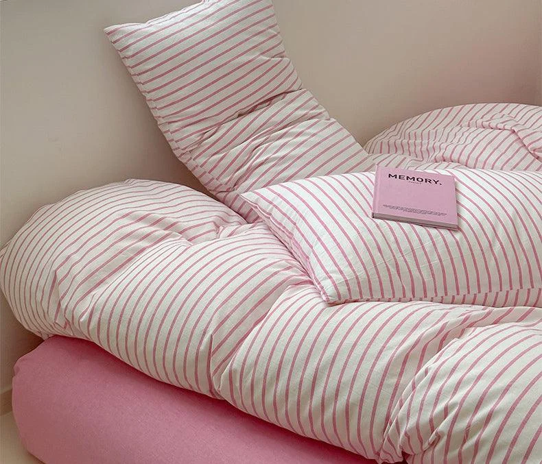 Pinkretrostripesbeddingsetaestheticbedsheets_1 Pinkretrostripesbeddingsetaestheticbedsheets 1