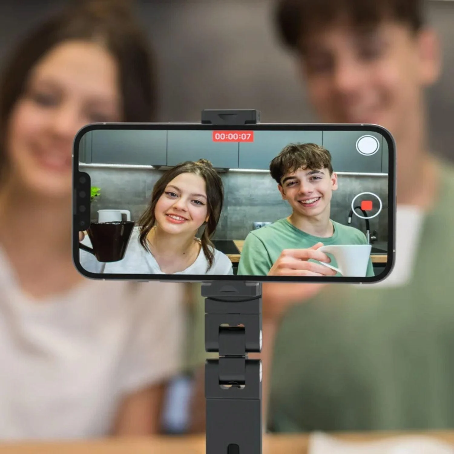 PortableMagneticPhoneHolderforOn-the-Go-Homeko15 Portable Magnetic Phone Holder for On-the-Go - Homeko