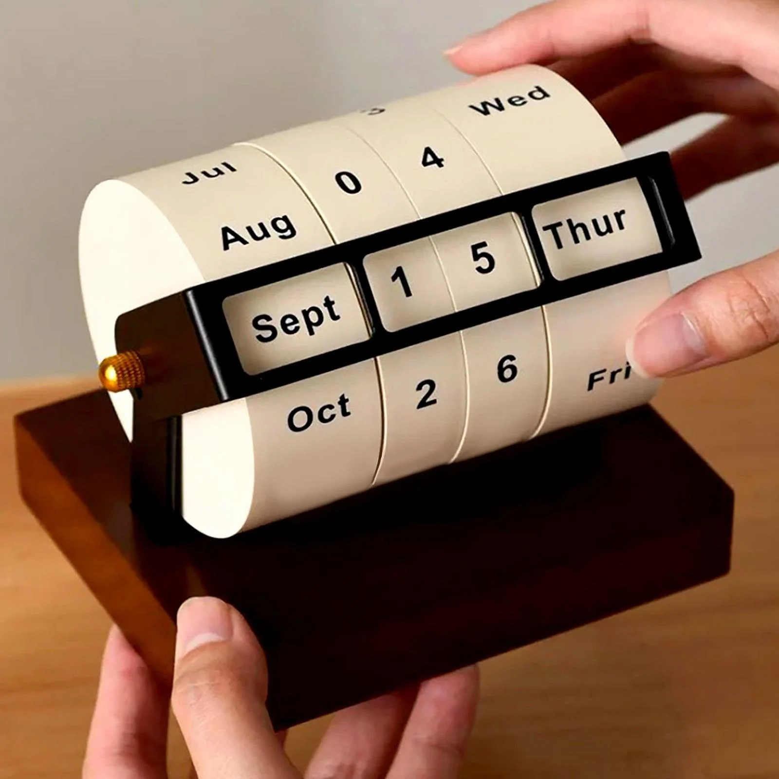 RotatingWheelRetroWoodenCalendar2 Rotatingwheelretrowoodencalendar2