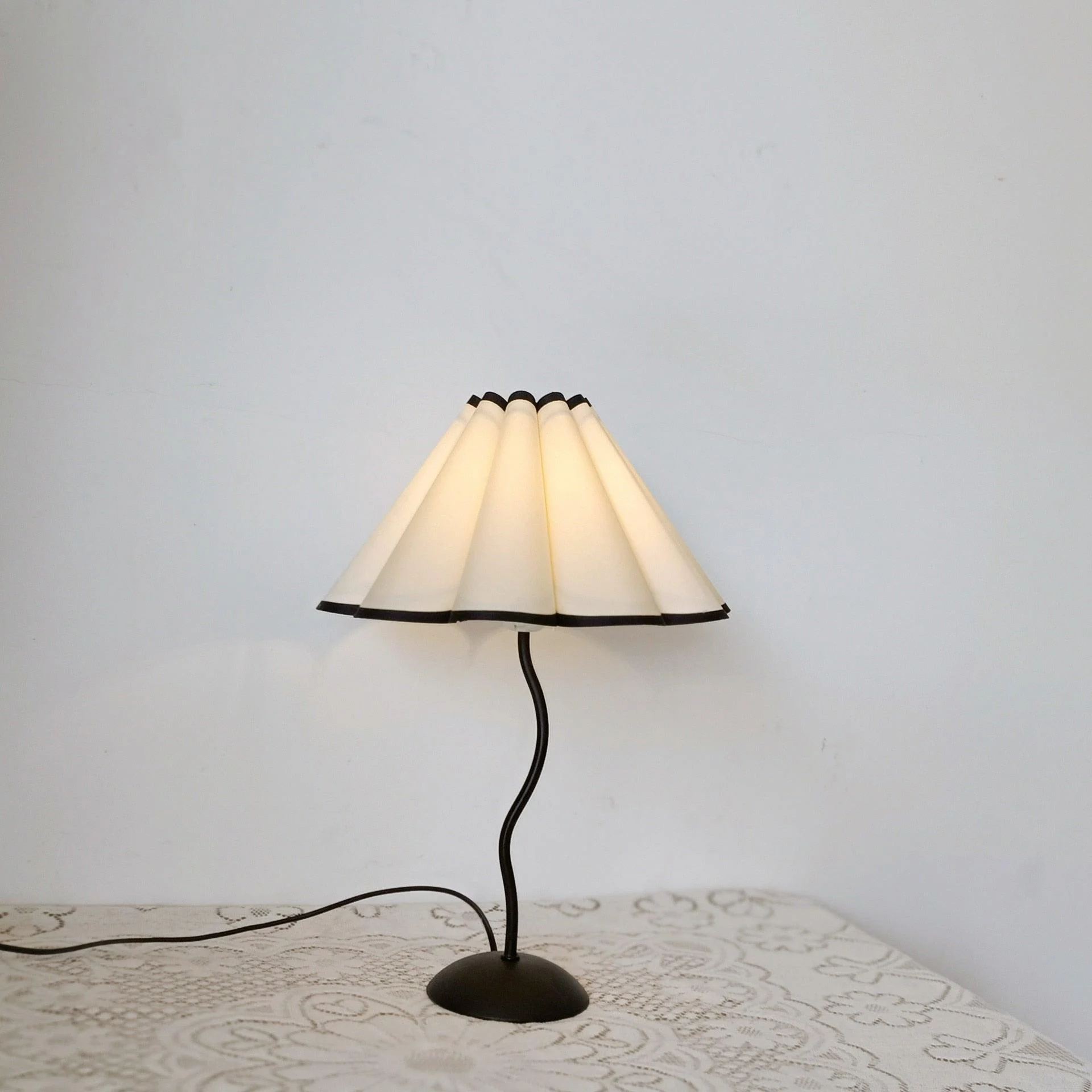 S8c012280eb004870b97abf0210d45e09C Vintage Squiggle Lamp with Pleated Lampshade - ISTANBULLU LTD