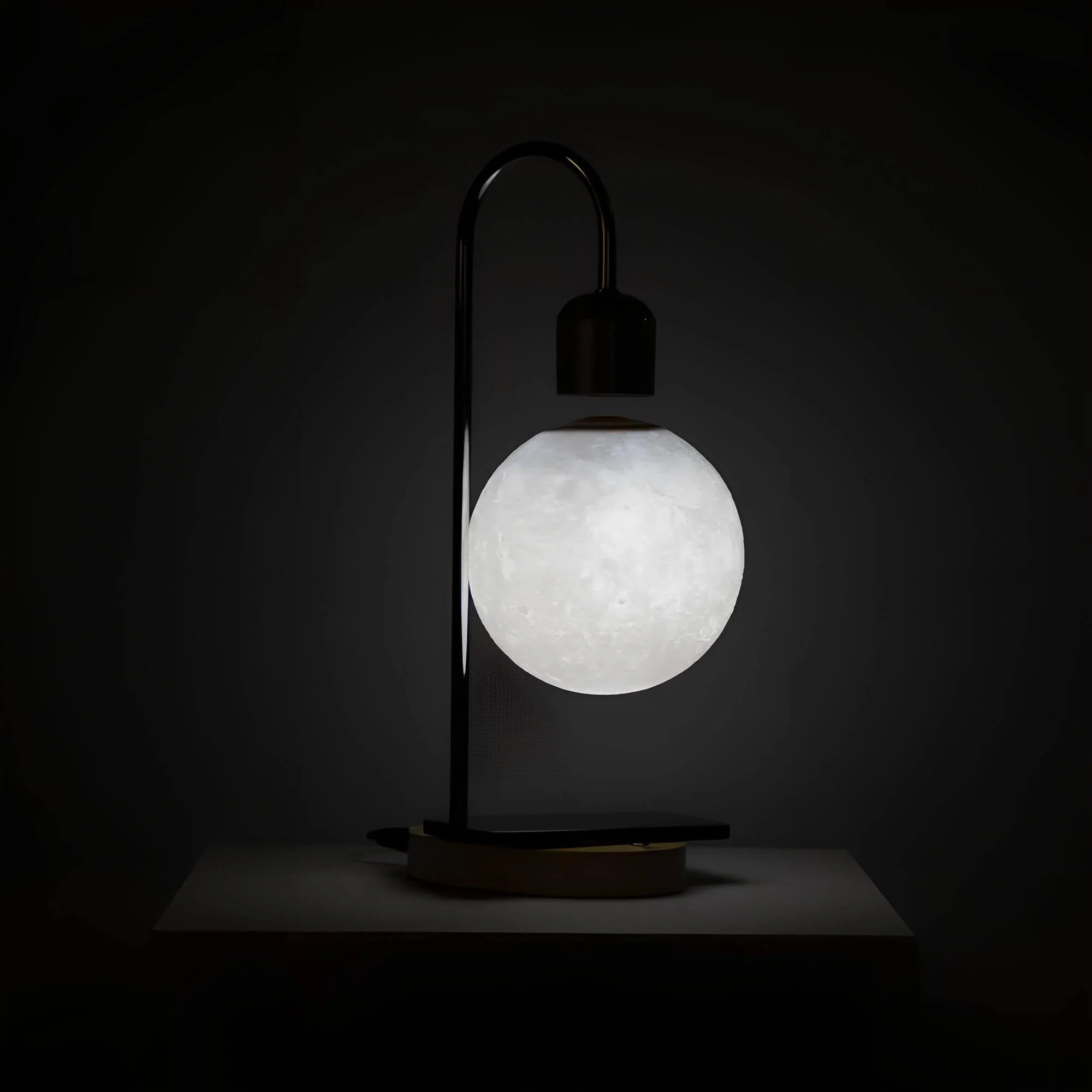 SchwebendeMondlampemitLED-MinimalistischeTischlampemitkabellosemLadegerat2xlumina Schwebendemondlampemitled Minimalistischetischlampemitkabellosemladegerat2xlumina