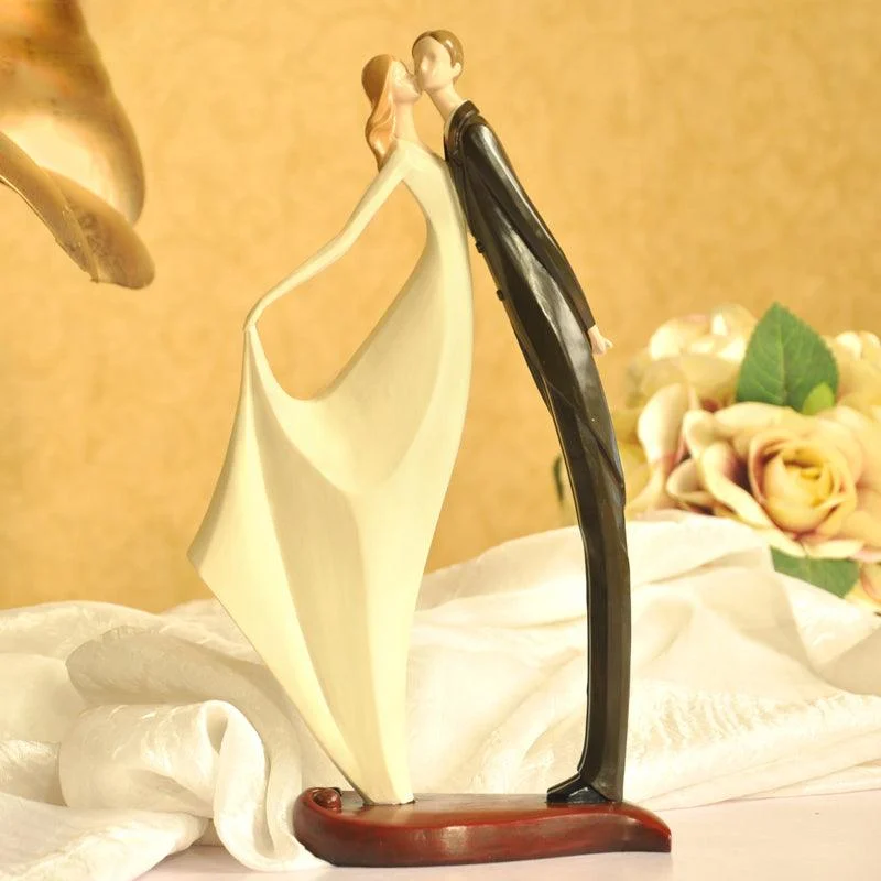 SweetCoupleWeddinggiftsSculpturesandStatues-Homeko1 Sweet Couple Wedding gifts Sculptures and Statues - Homeko