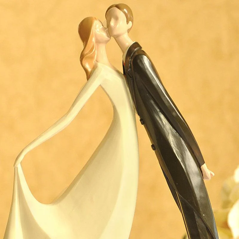 SweetCoupleWeddinggiftsSculpturesandStatues-Homeko4 Sweet Couple Wedding gifts Sculptures and Statues - Homeko