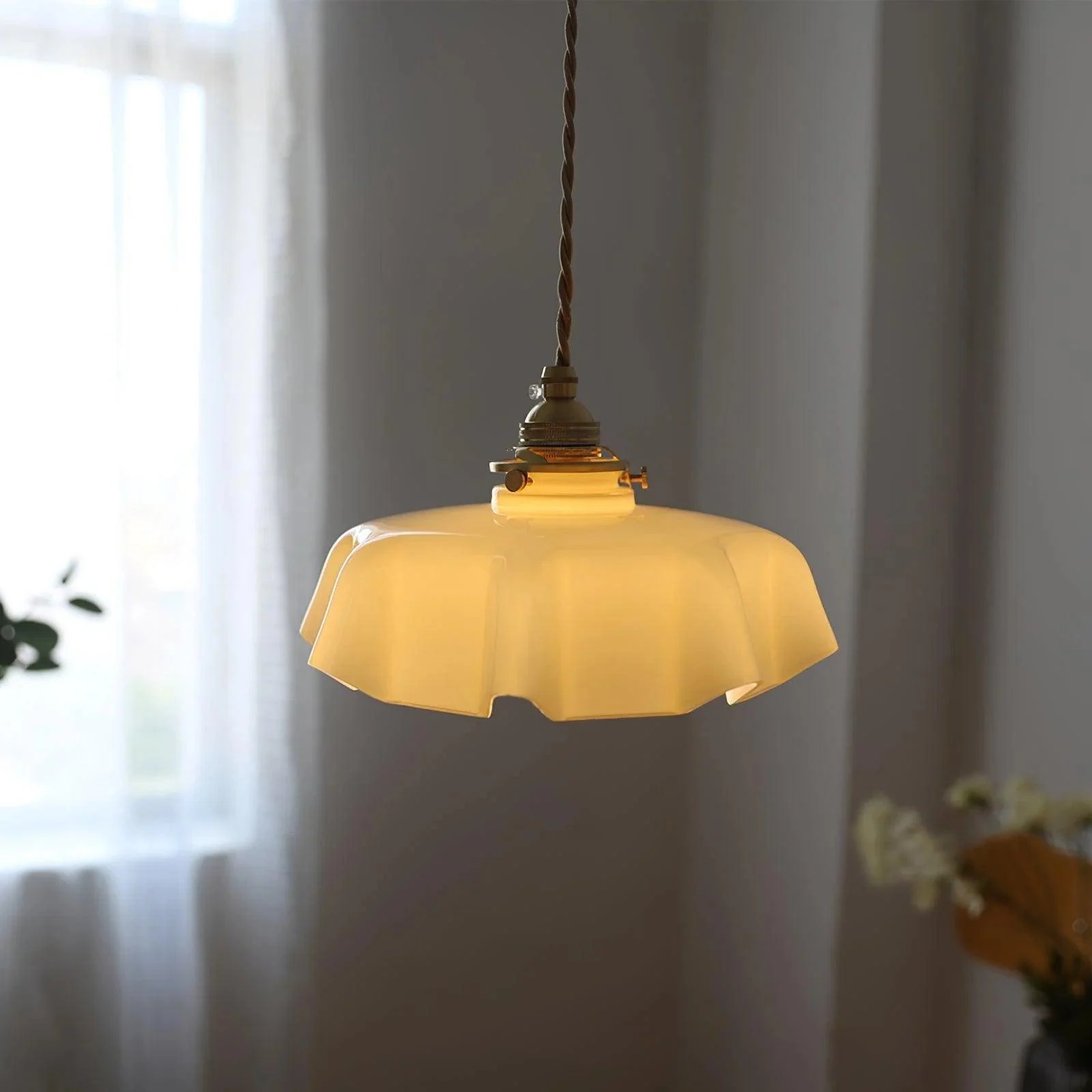 VintageFrenchFrillyOpaqueGlassPendantLightwithruffleddrapedshape-Homdiy_14 Vintagefrenchfrillyopaqueglasspendantlightwithruffleddrapedshape Homdiy 14